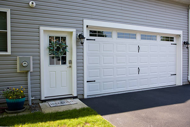 24/7 Emergency Garage Door Panel Replacement experts in Lowell, MI